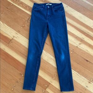 Levi’s Womens 721 High Rise‎ Skinny Jeans 4/27